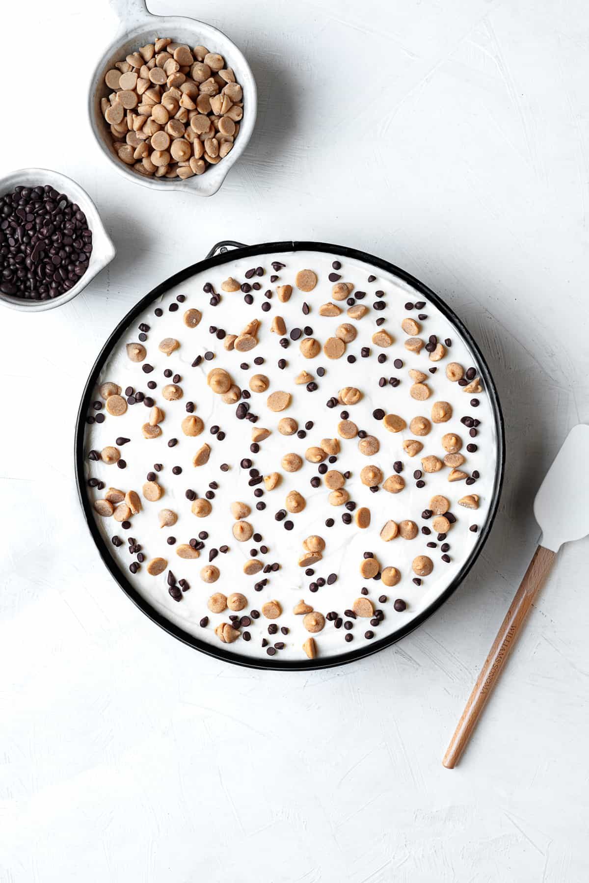 no-bake chocolate peanut butter pie topped with peanut butter and chocolate chips.