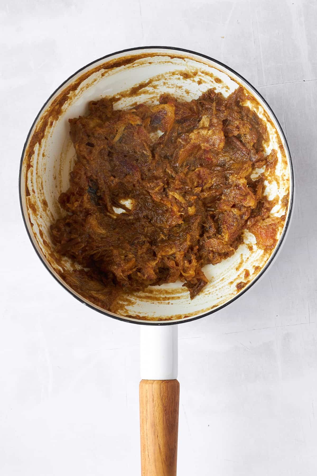 Date paste in a pot.