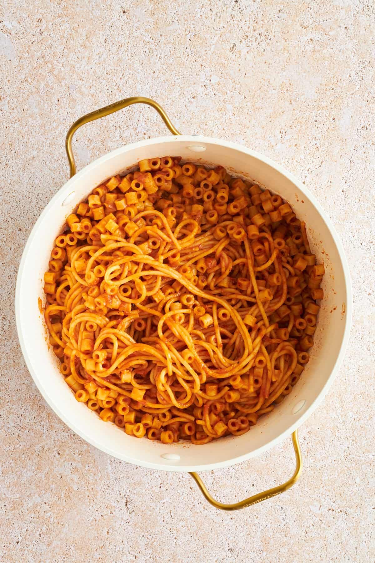 Spaghetti and ditalini pasta in a large pot.
