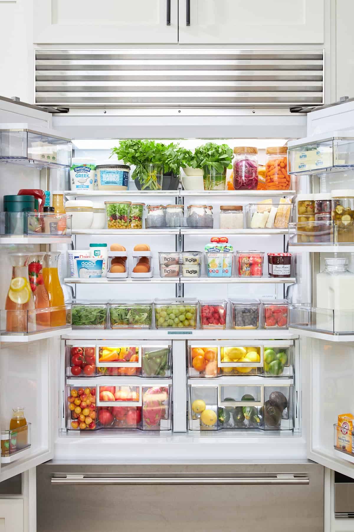 Your Guide to Zen-Like Fridge Organization at the Table