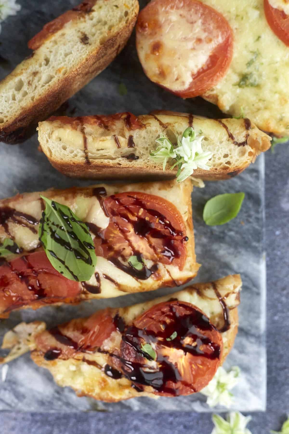 baked garlic caprese bread slices