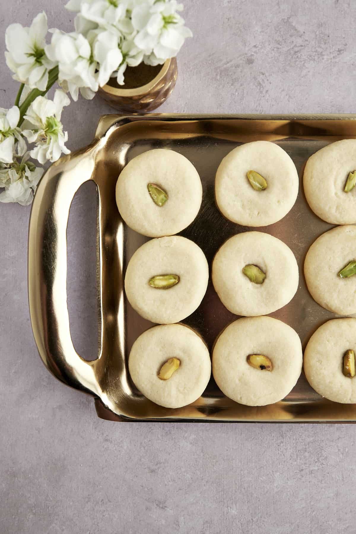 Middle Eastern Shortbread Cookies: Ghraybeh