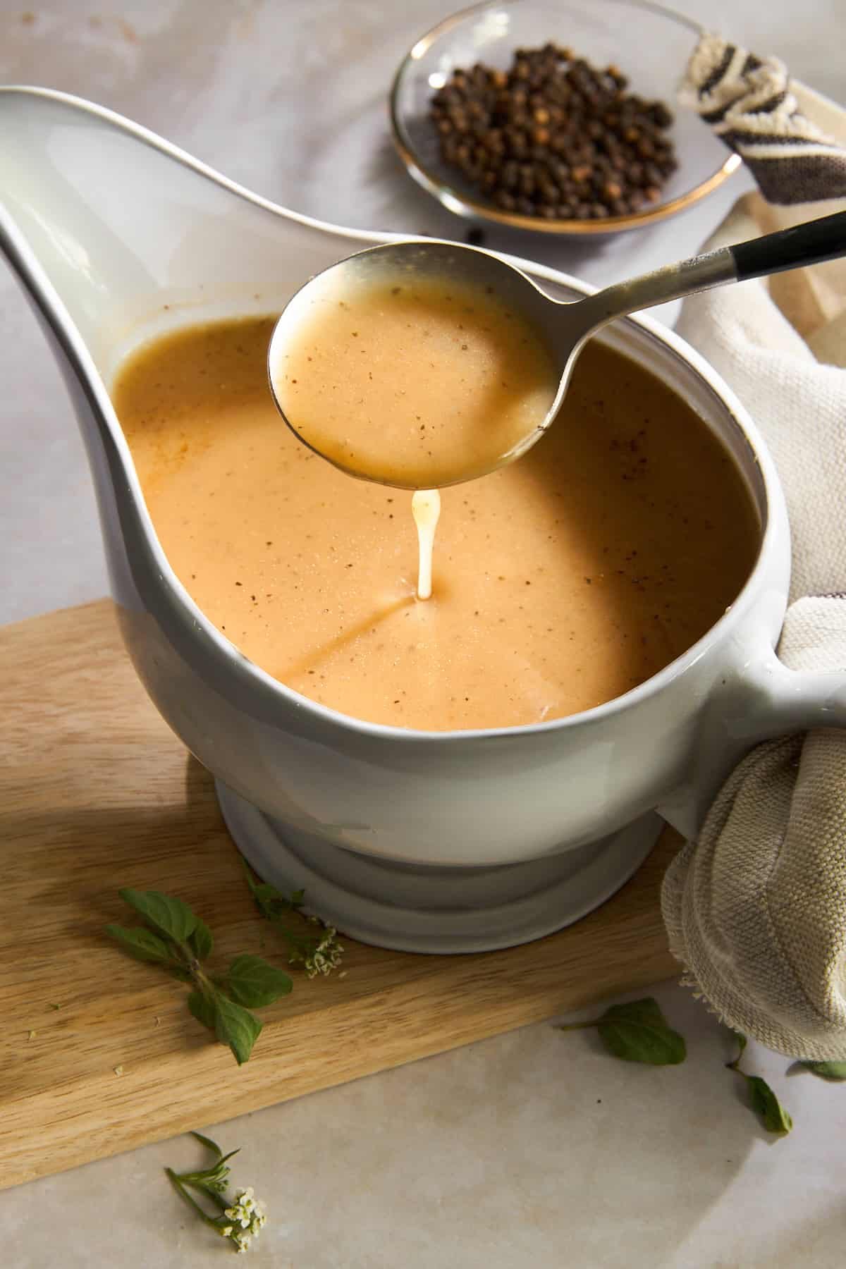 How to Make Turkey Gravy from Drippings at the Table