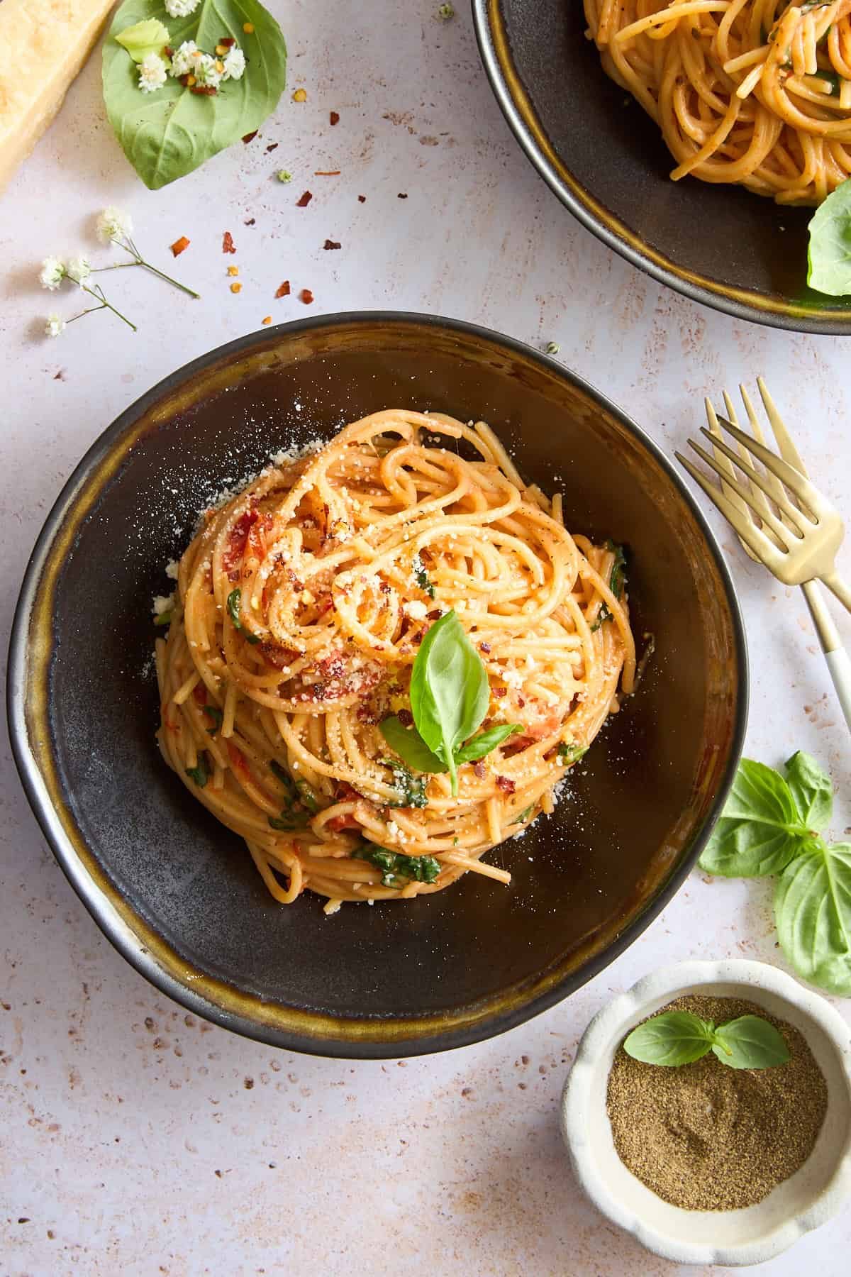 A bowl of Meghan Markle pasta topped with fresh basil.