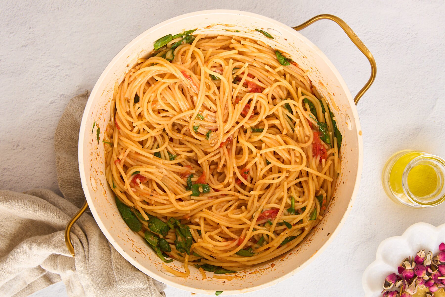Cooked Meghan Markle pasta in a pot.