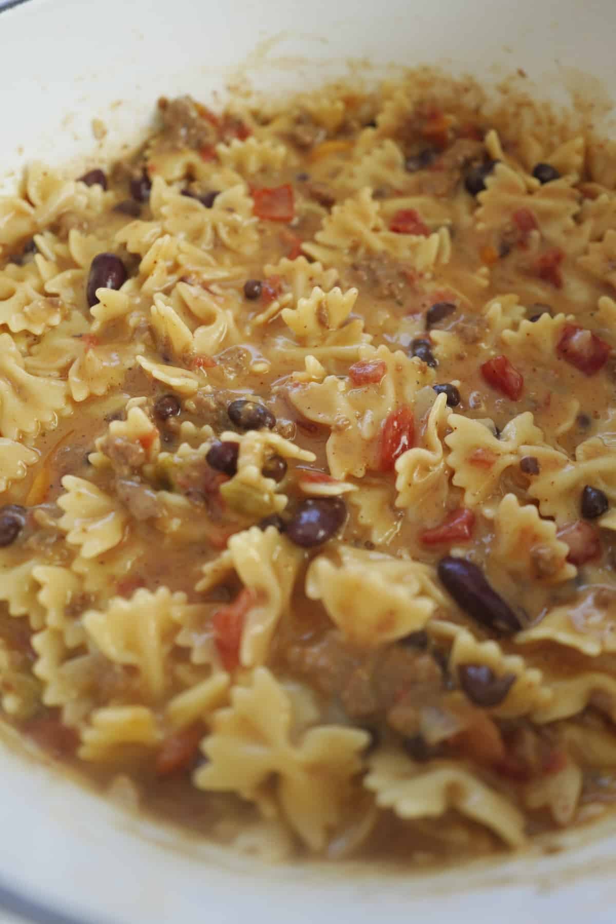 one pot chili mac and cheese with black beans
