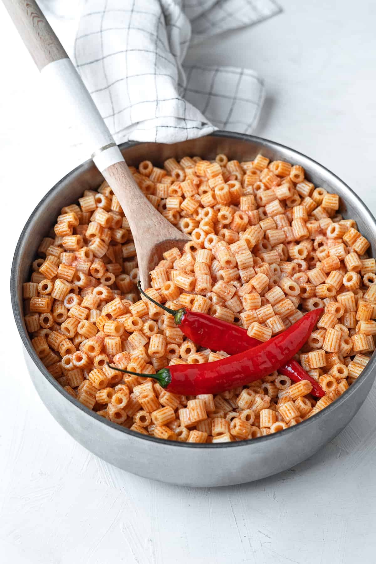 one pot mbakbaka (spicy Libyan pasta)