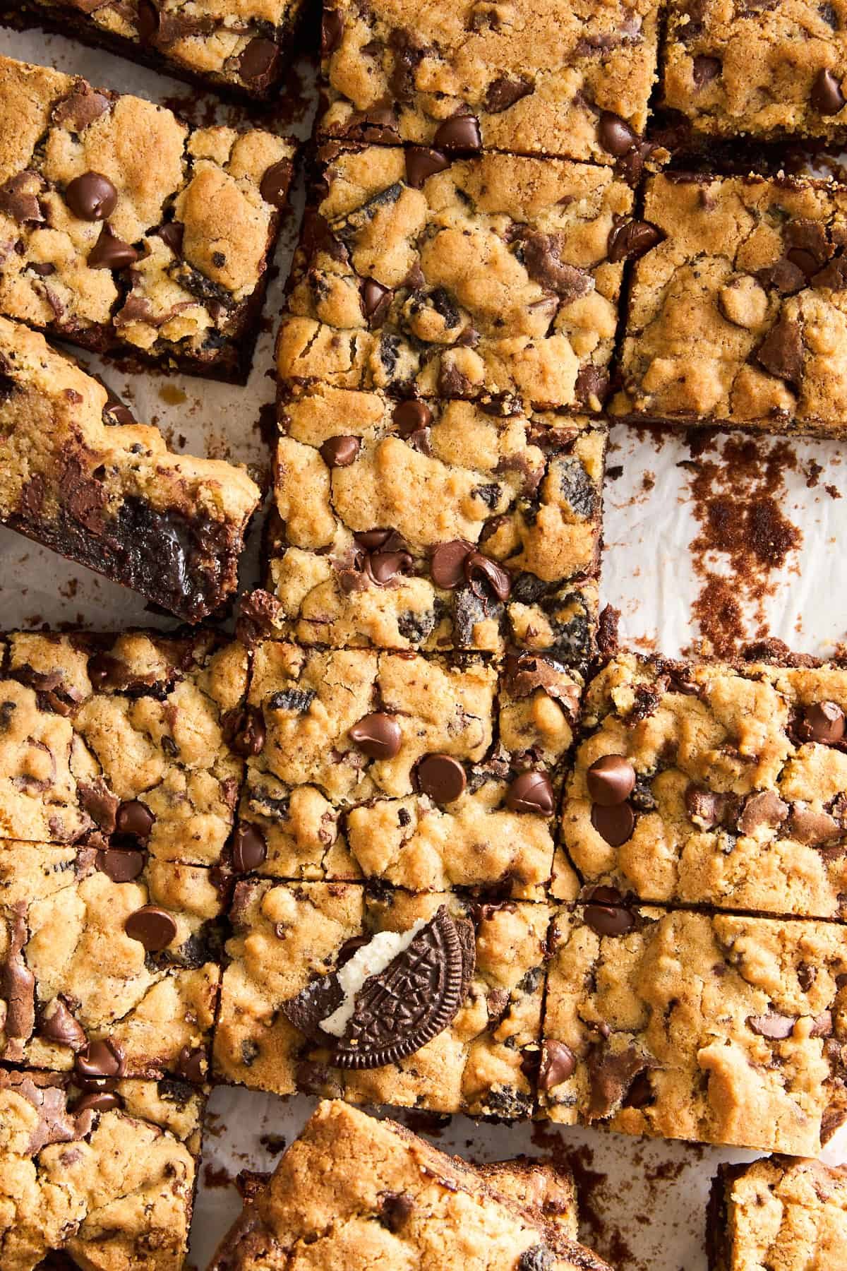 Sliced Oreo brookie bars.