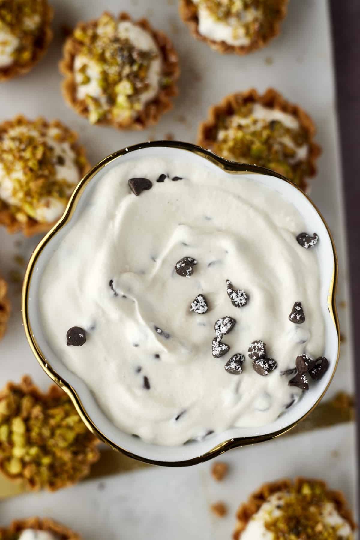 Filling with sweetened cheese and chocolate chips