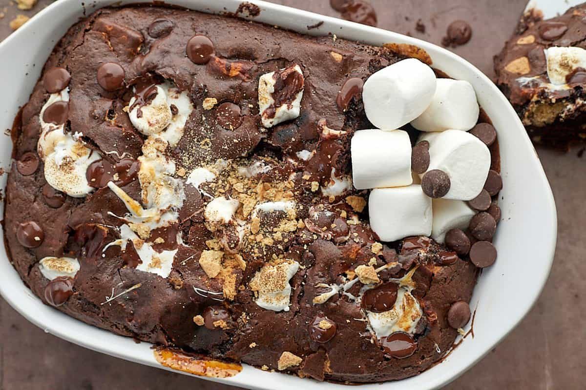 Overhead of s'mores chocolate cake