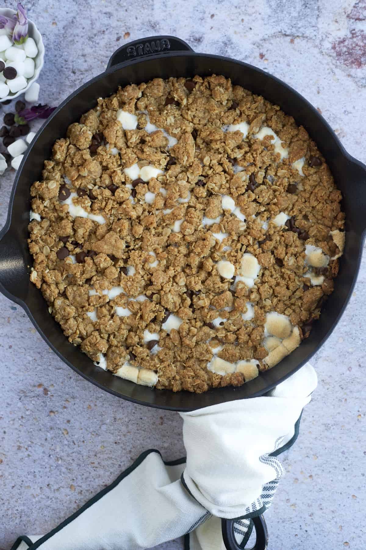 overhead image of a s'mores cookie skillet.