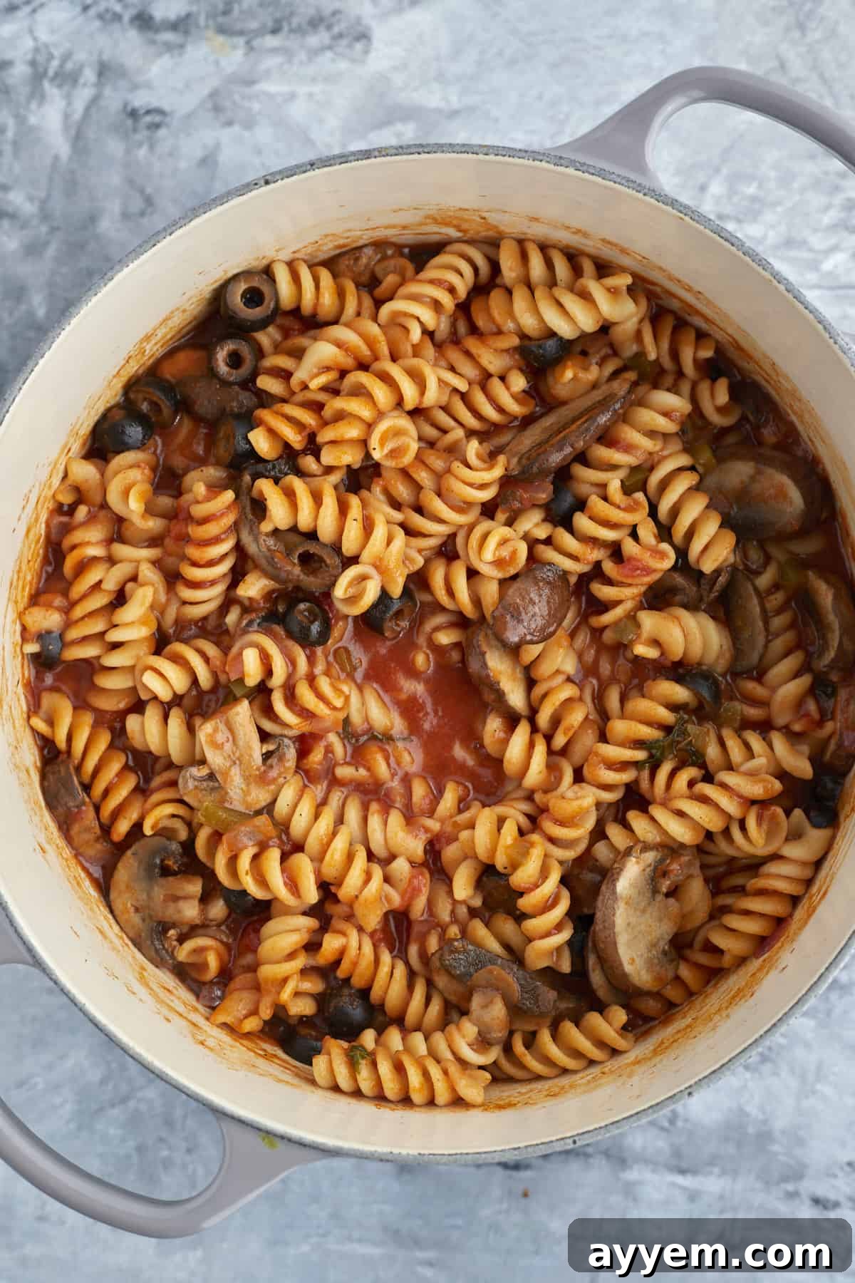 Pizza Night Pasta Pot 5 overhead image of a pot of pasta with marinara sauce, mushrooms, and olives