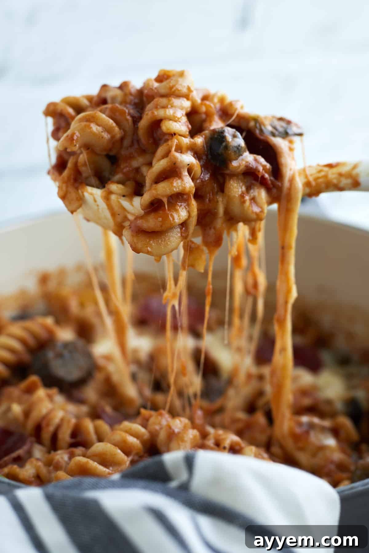 Pizza Night Pasta Pot 7 a scoop of cheesy pizza pasta