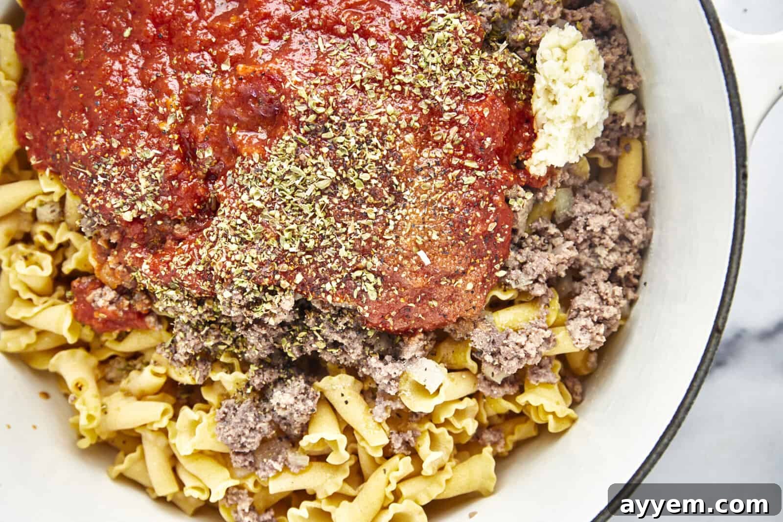 Lasagnette noodles, cooked ground beef, marinara sauce, and seasonings. 