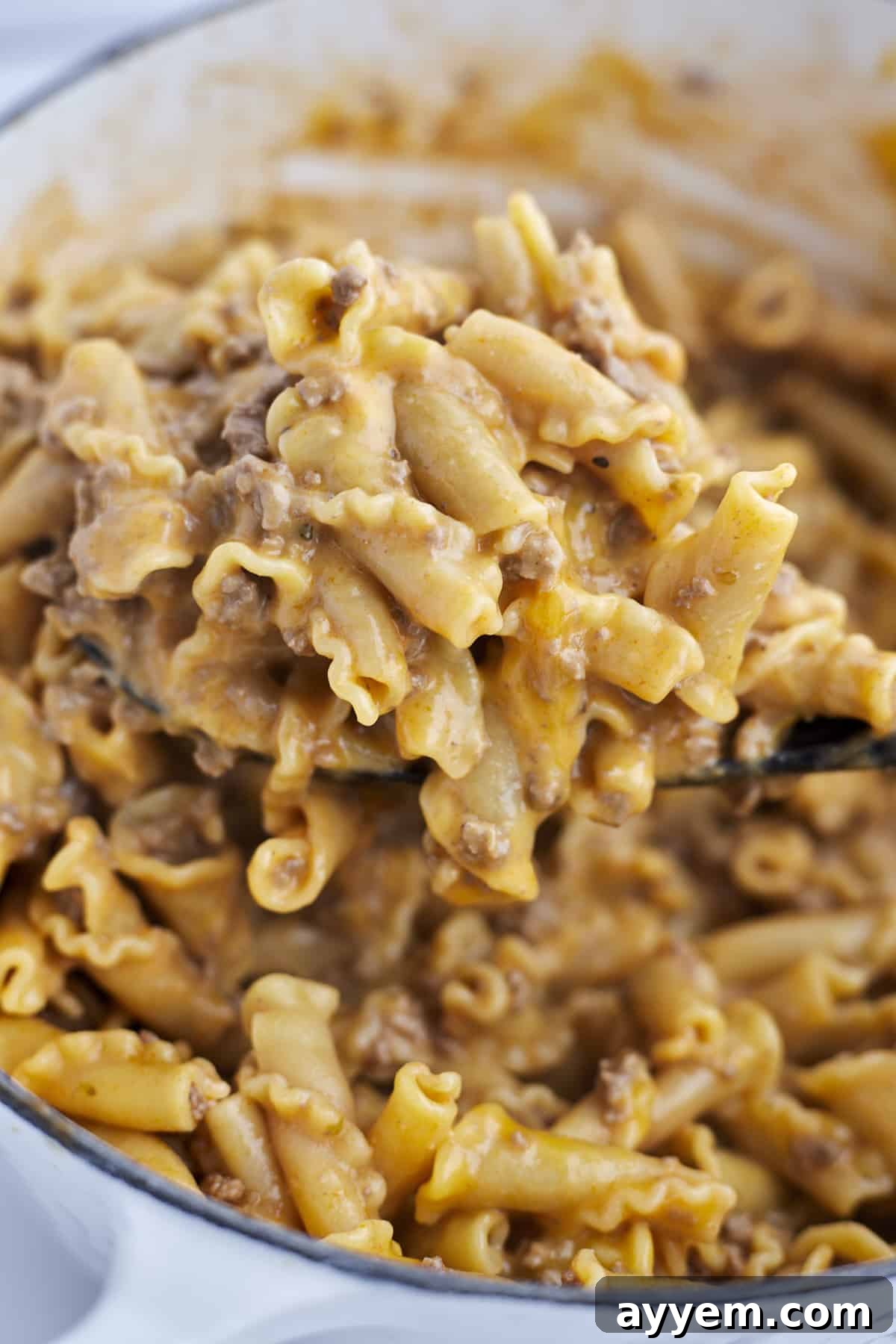 close up of one pot cheeseburger pasta.