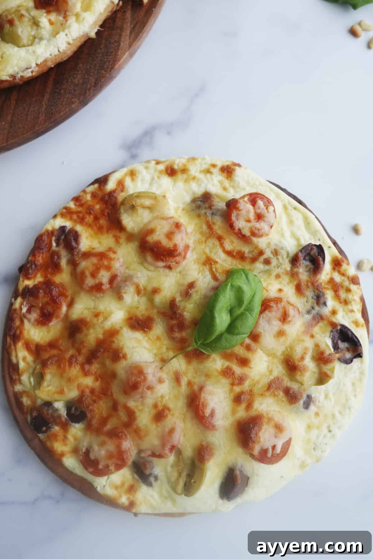 Naan bread feta cheese pizza.
