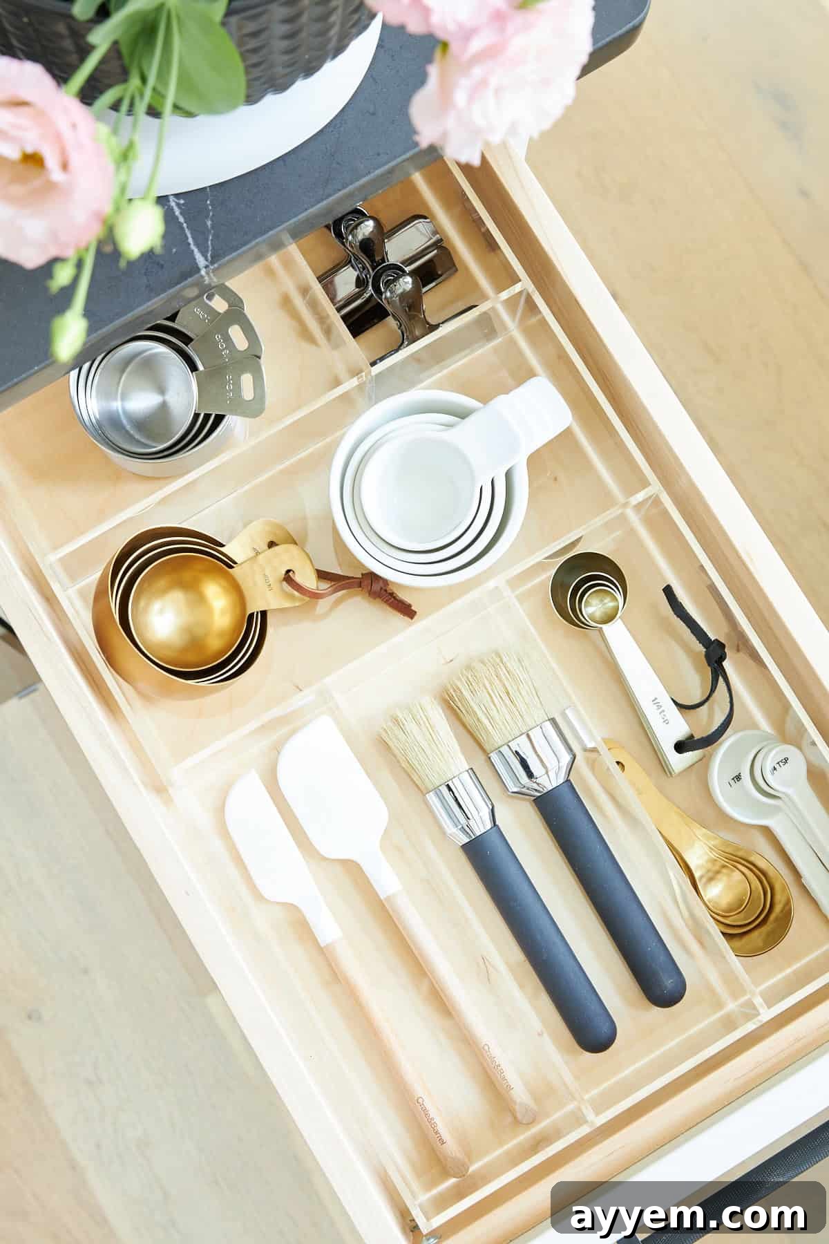 Kitchen counter with functional organization and a tray
